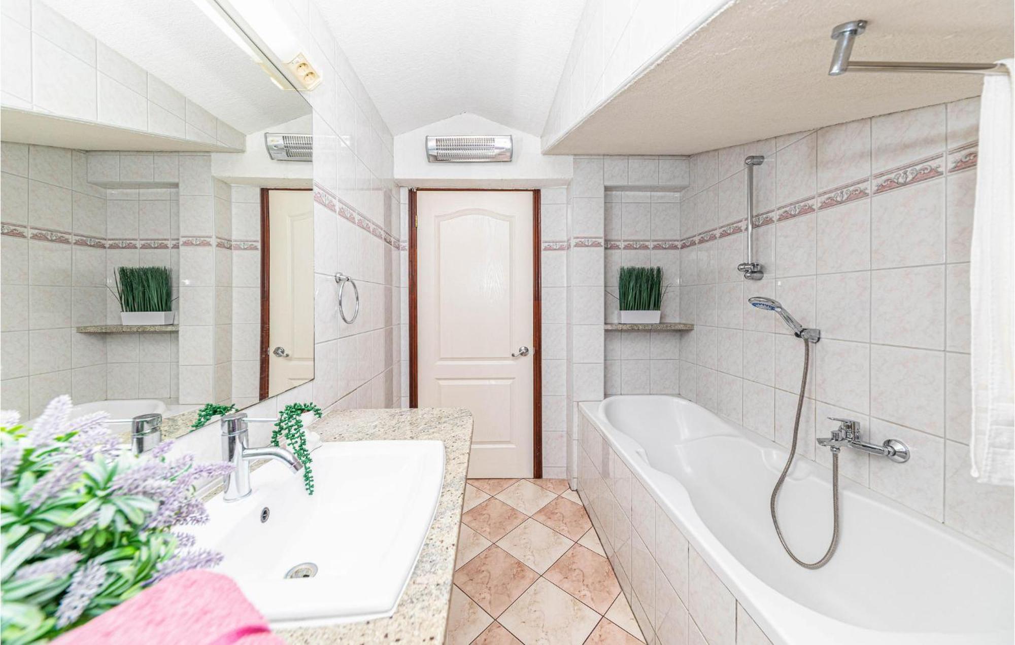 Nice Apartment In Kastel Stafilic With Sauna Kaštela 외부 사진